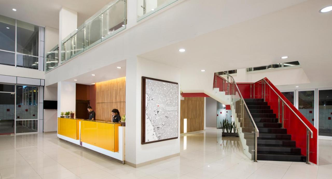 Amaris Hotel Kupang Kültér fotó
